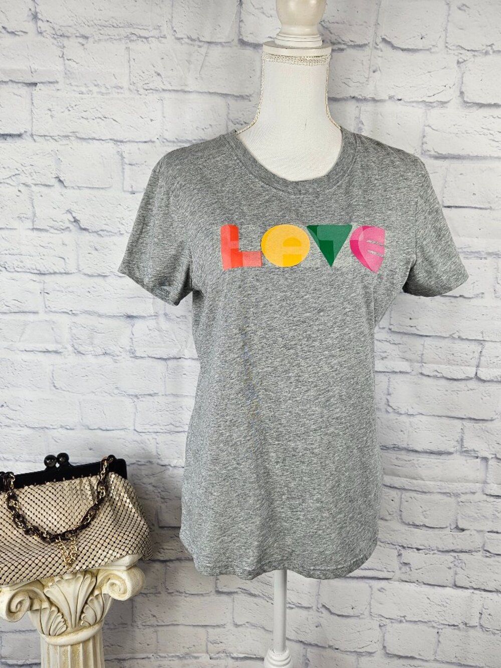 Nike Performance Womens Size Large Gray LOVE Pride LGBTQ Equality T-Shirt EUC